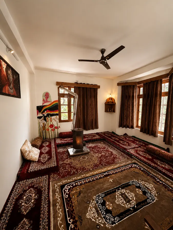 Bright room with mountain light at Naggar homestay